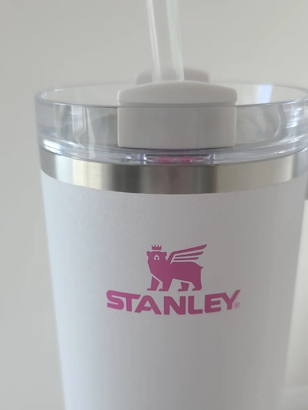 Stanley White Tumbler with Handle and Pink Logo Crystal Crush - Picture 3 of 4